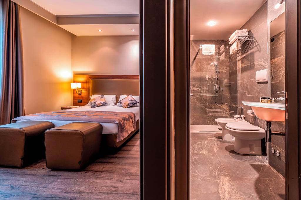 VCE_72823_Smart_Holiday_Hotel_0222_01.jpg