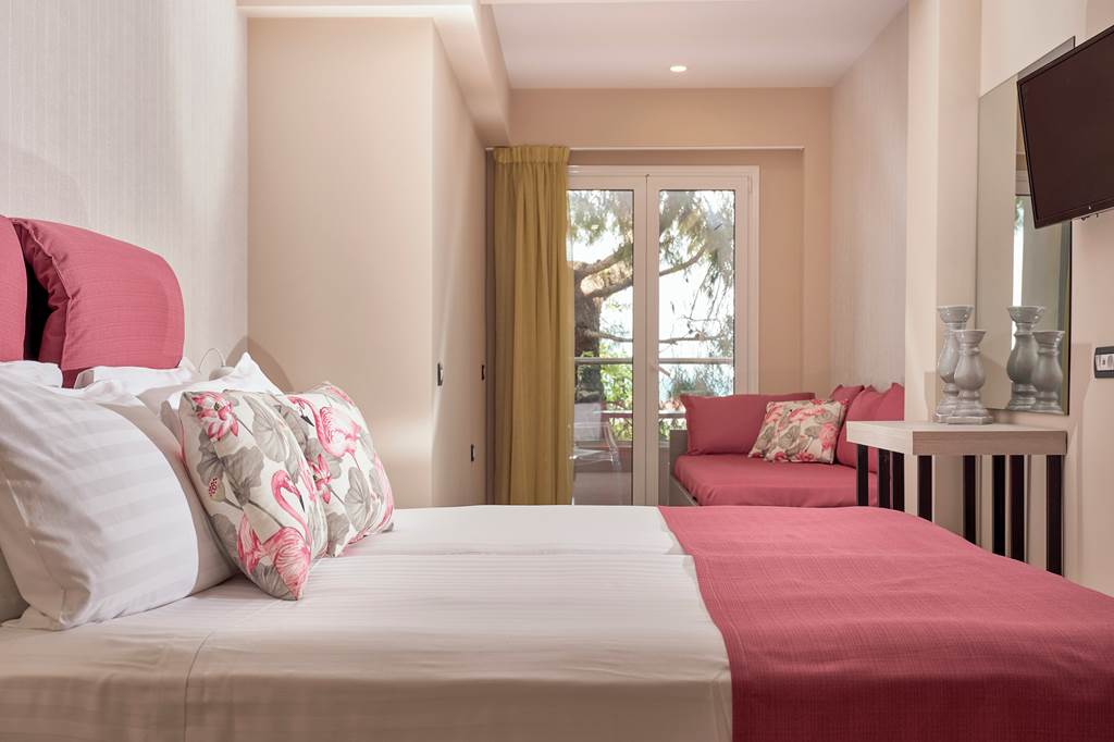 ZTH_82622_Koukounaria_Hotel_and_Suites_0223_33.jpg