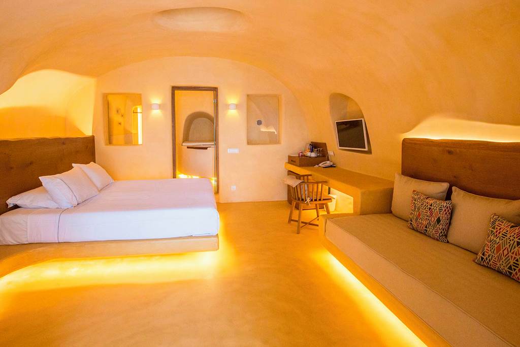 JTR_84395_Chic_Hotel_Santorini_0623_03.jpg