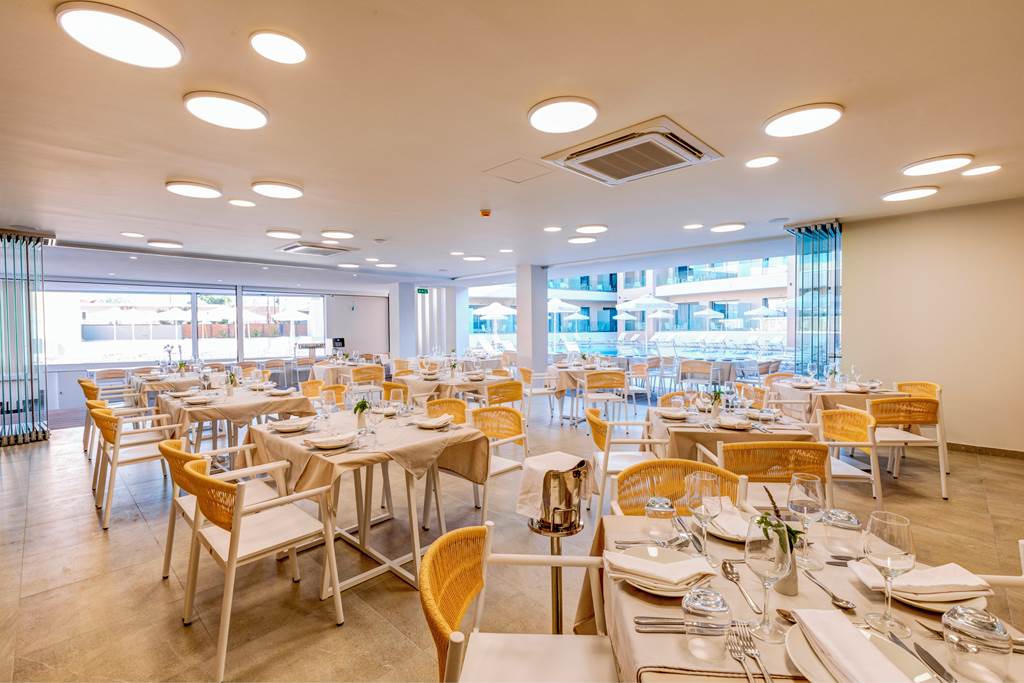 ZTH_83971_White_Olive_Elite_Hotel_1022_18.jpg