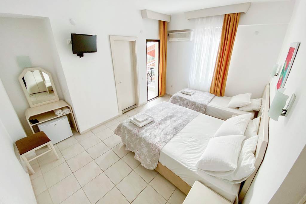 DLM_84527_Eda_Hotel_0822_18.jpg