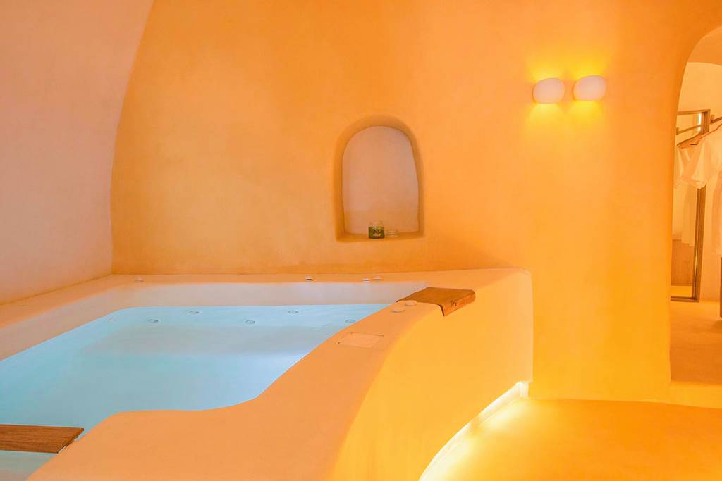 JTR_84395_Chic_Hotel_Santorini_0623_02.jpg