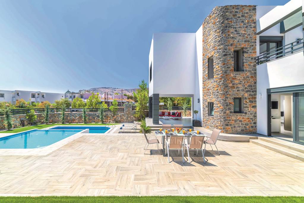RHO_79664_Villa_Summer_Light_1118_17.jpg