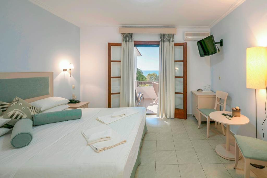 JSI_82704_Magic_Hotel_0823_01.jpg