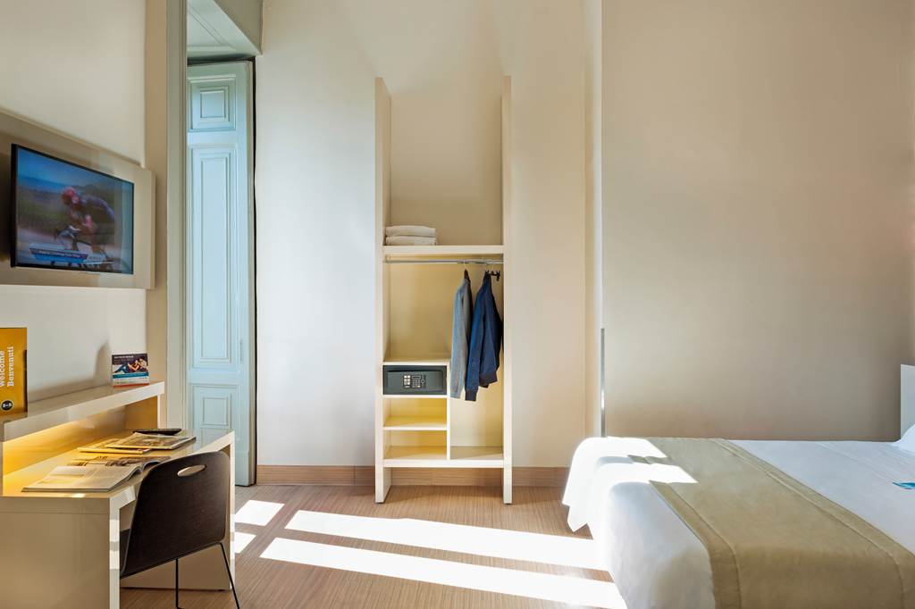NAP_87910_B&B_Hotel_Napoli_0824_01.jpg