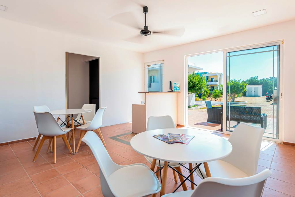 HER_87746_W_Suites_&_Apartments_0624_08.jpg