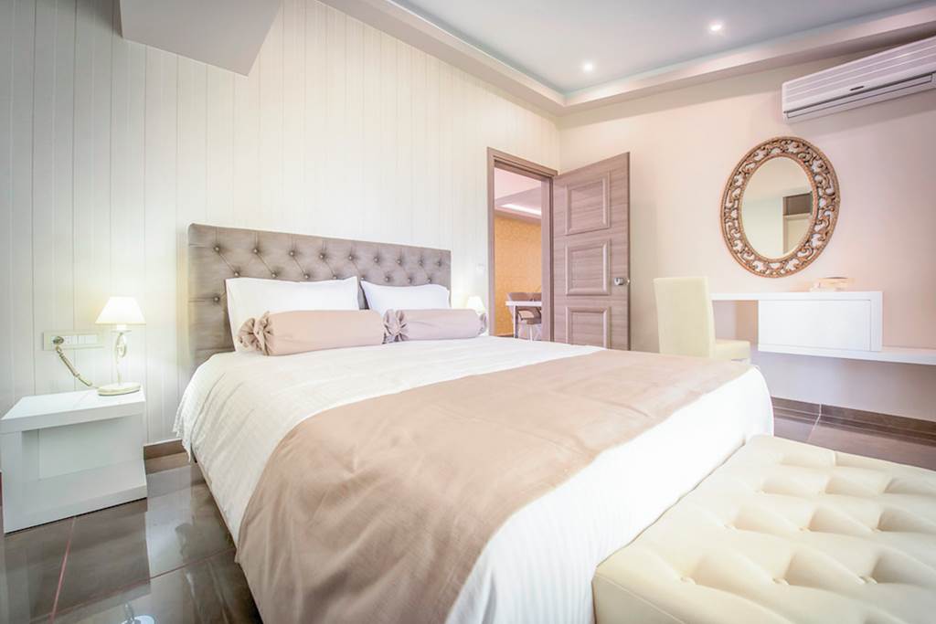 ZTH_82622_Koukounaria_Hotel_and_Suites_0223_07.jpg