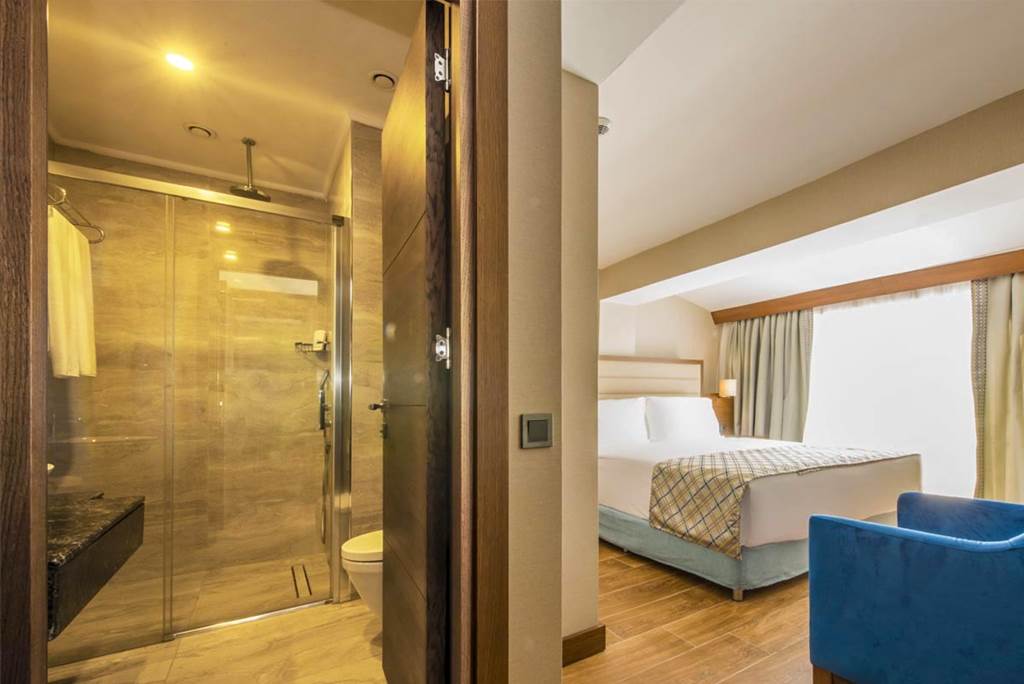 AYT_83923_Ramada_Plaza_Antalya_0622_01.jpg