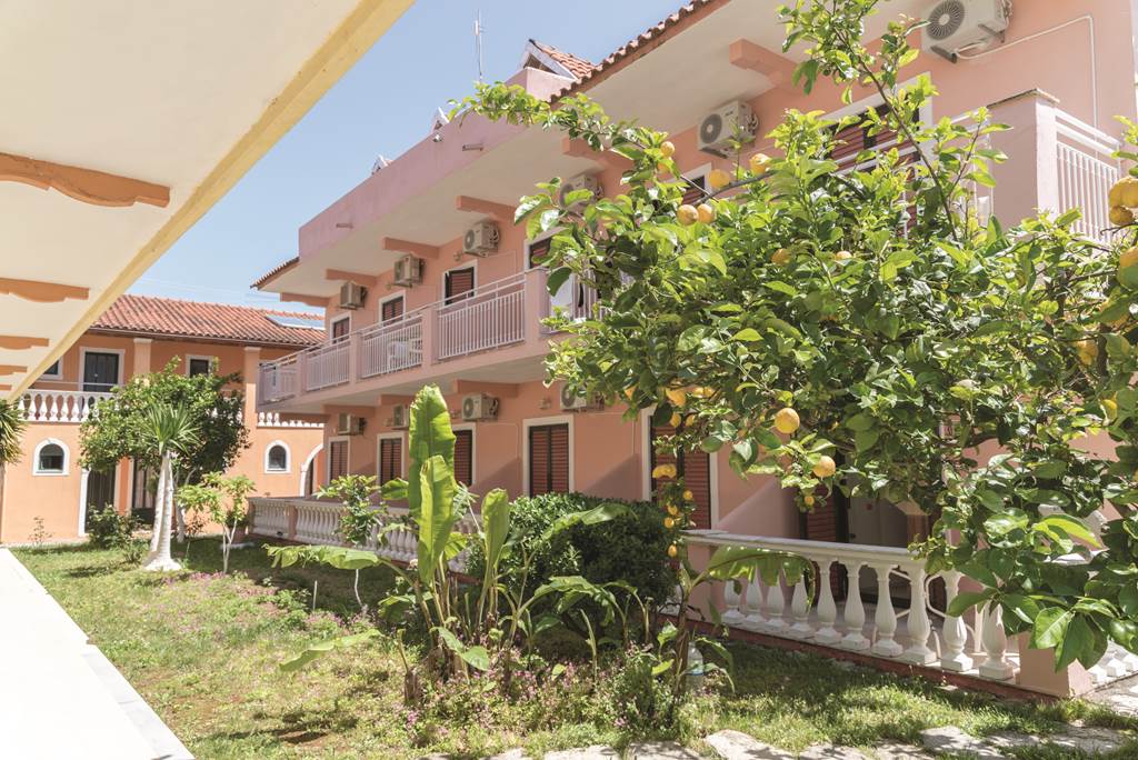 CFU_71240_Valentinos_Apartments_0716_18.jpg
