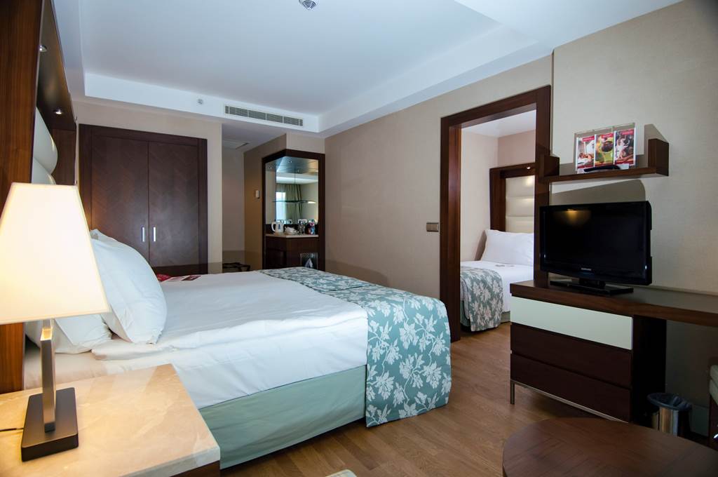 AYT_83923_Ramada_Plaza_Antalya_0622_04.jpg