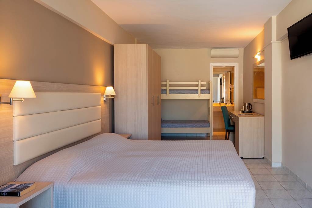 CFU_68853_Messonghi_Beach_Hotel_0724_02.jpg