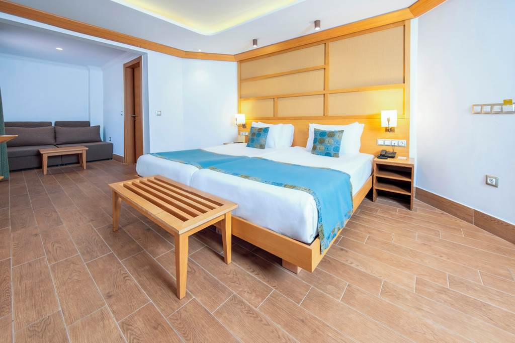 DLM_460_Letoonia_Club_&_Hotel_0824_02.jpg