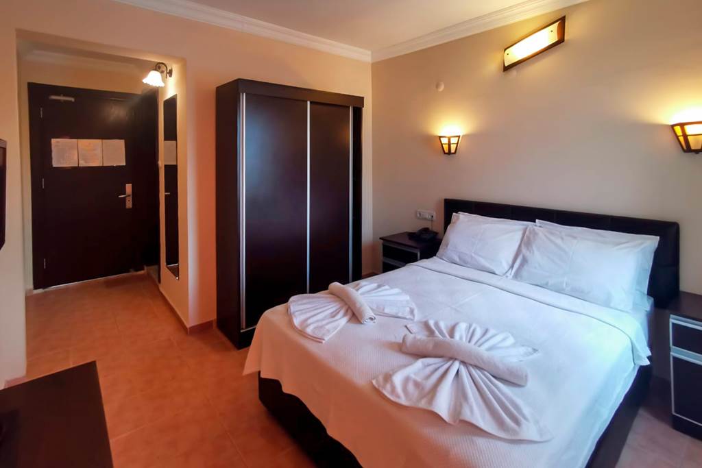 DLM_77322_Lagoon_Hotel_1020_01.jpg