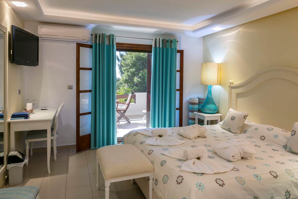JSI_82704_Magic_Hotel_0221_01.jpg