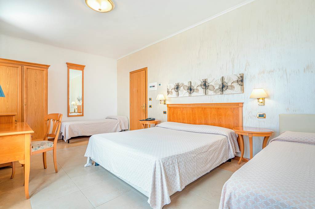 NAP_74690_Grand_Hotel_Moon_Valley_1121_04.jpg