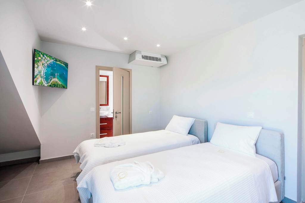 CFU_88555_Five_Stars_Villa_1224_16.jpg