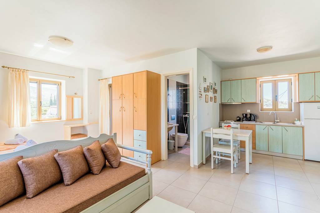 KLX_85624_Bonos_Apartments_0723_08.jpg