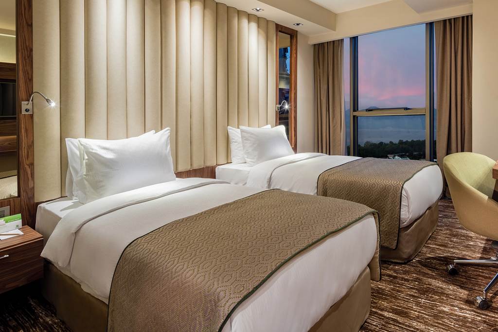 AYT_83932_Holiday_Inn_Antalya_Lara_0722_04.jpg