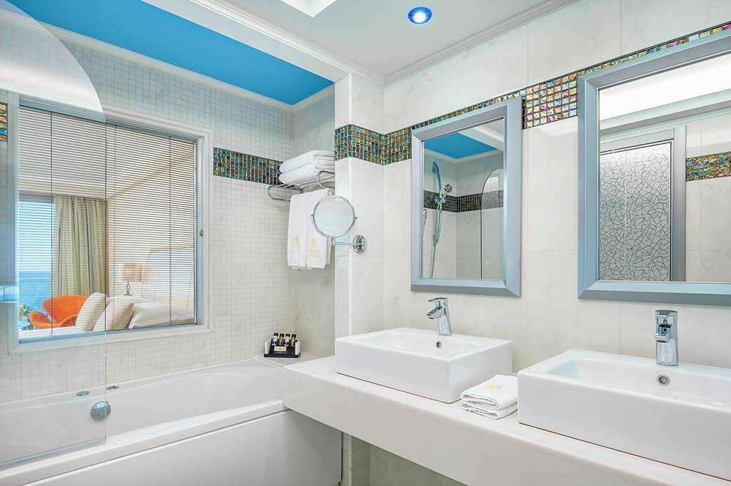 RHO_70905_Atrium_Platinum_Luxury_Resort_&_Spa_1024_07.jpg