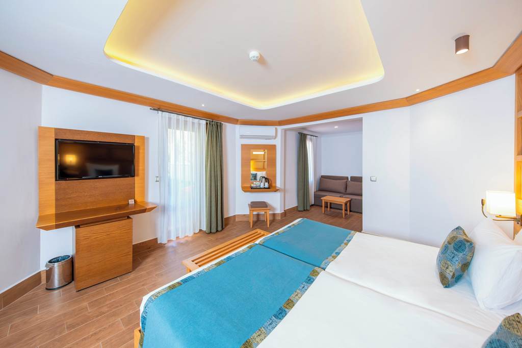 DLM_460_Letoonia_Club_&_Hotel_0824_01.jpg