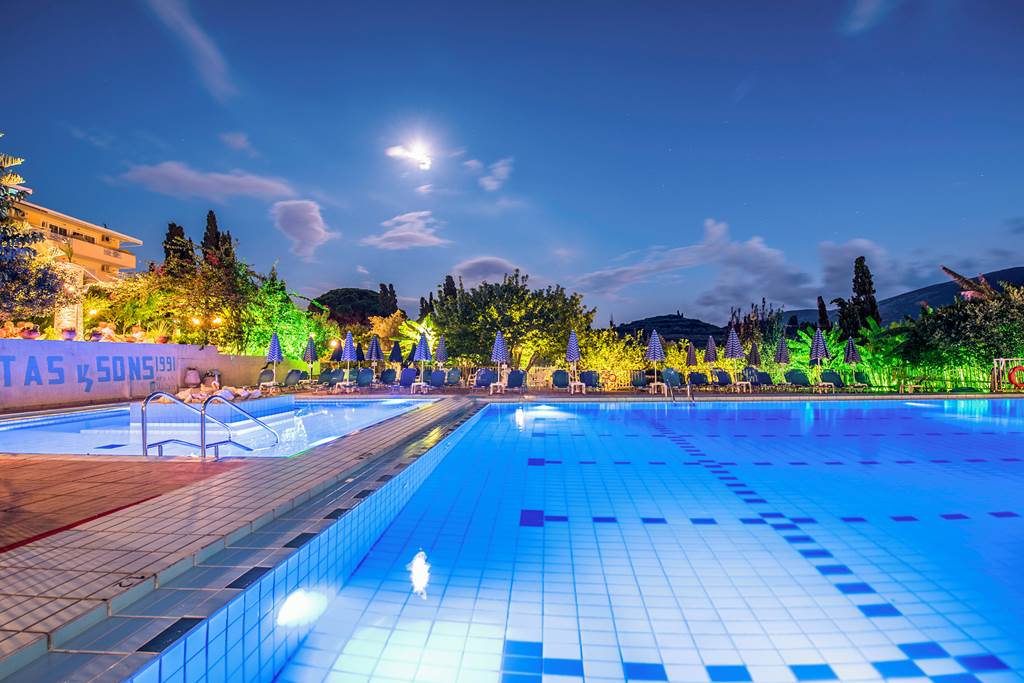 ZTH_82622_Koukounaria_Hotel_and_Suites_0223_03.jpg