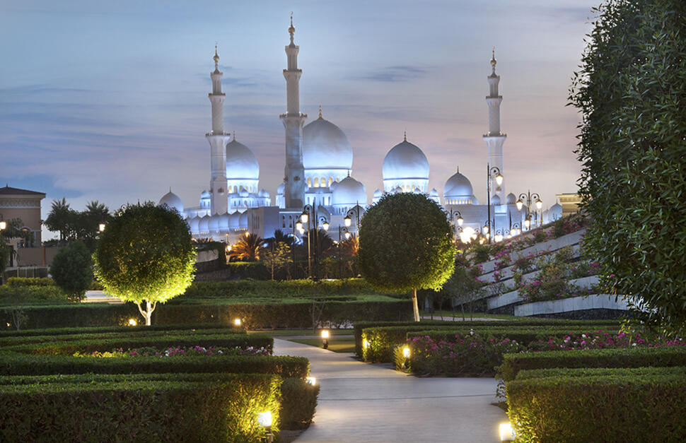 Ritz-Carlton-Abu-Dhabi-Grand-Canal-13.jpg