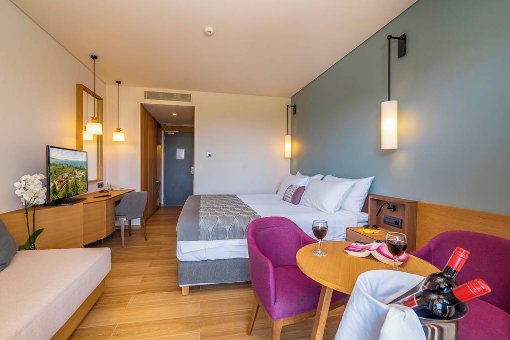 EFL_82425_Apollonian_Asterias_Resort_&_Spa_0820_01.jpg