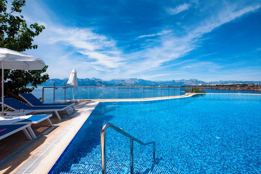 AYT_83923_Ramada_Plaza_Antalya_0822_01.jpg
