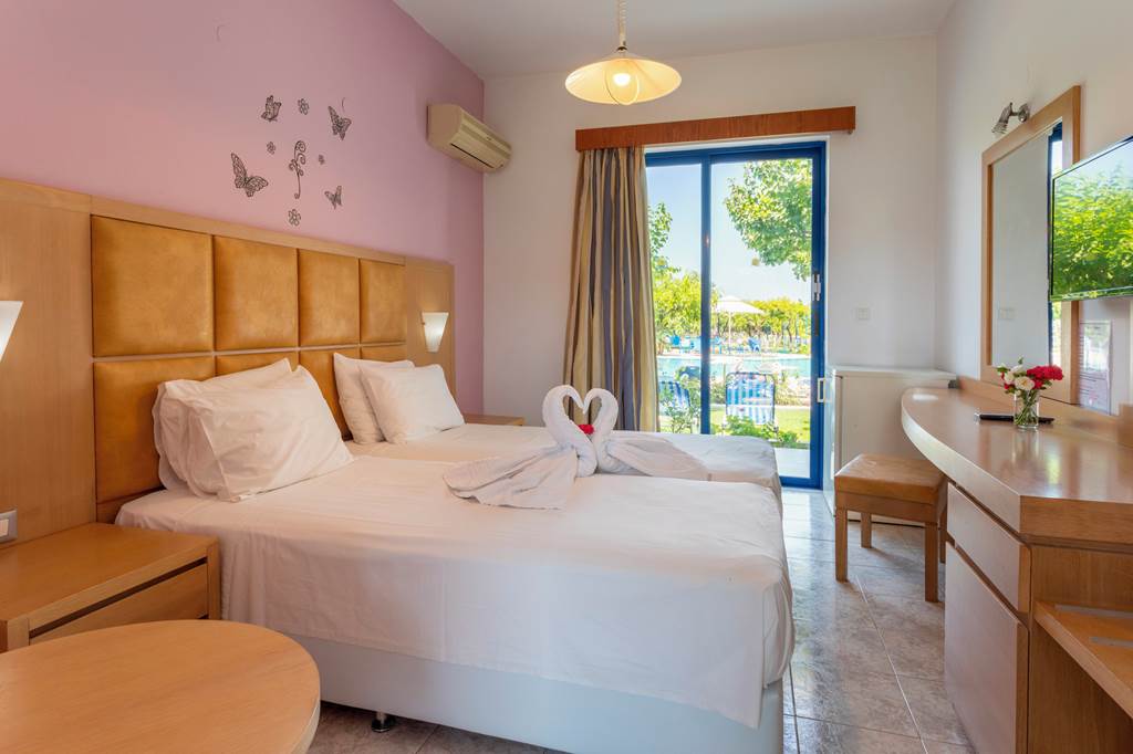 RHO_83060_Garden_Hotel_0723_04.jpg
