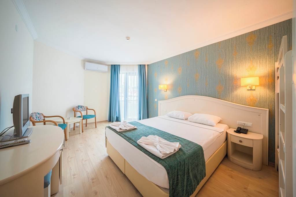 DLM_85243_Idas_Club_Hotel_1223_01.jpg