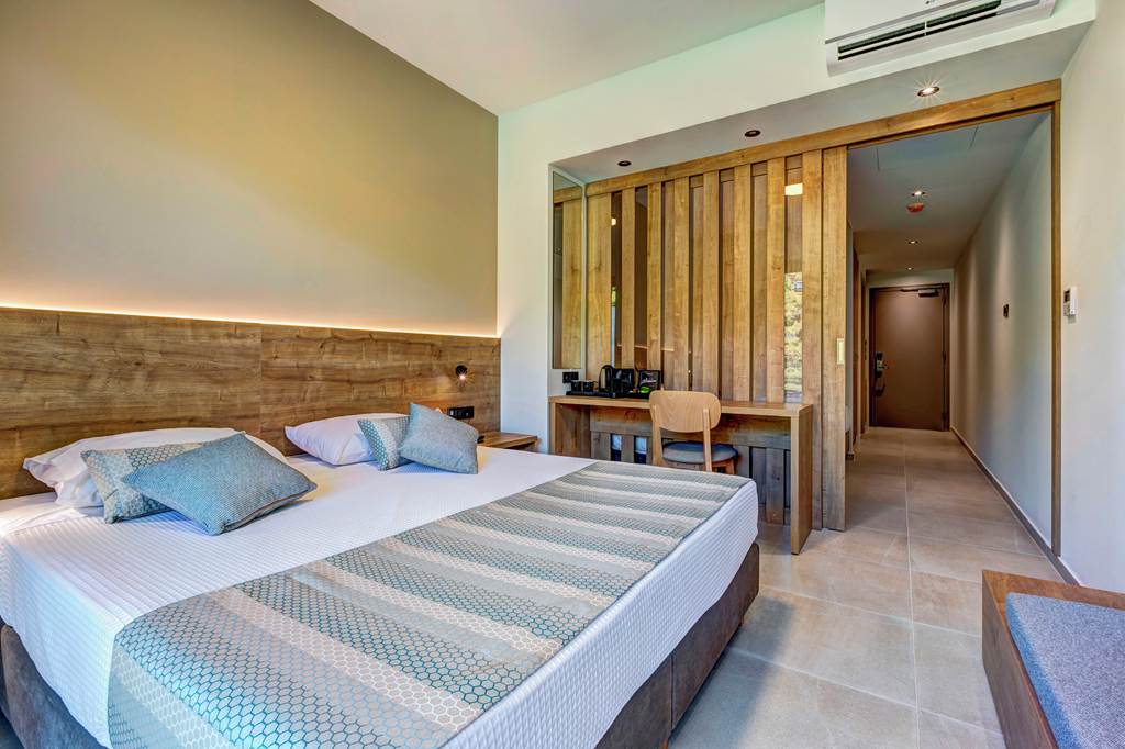 ZTH_83971_White_Olive_Elite_Hotel_1022_01.jpg