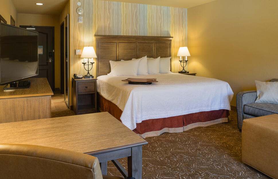 Hampton-Inn-and-Suites-Springdale-Zion-National-Park-2.jpg