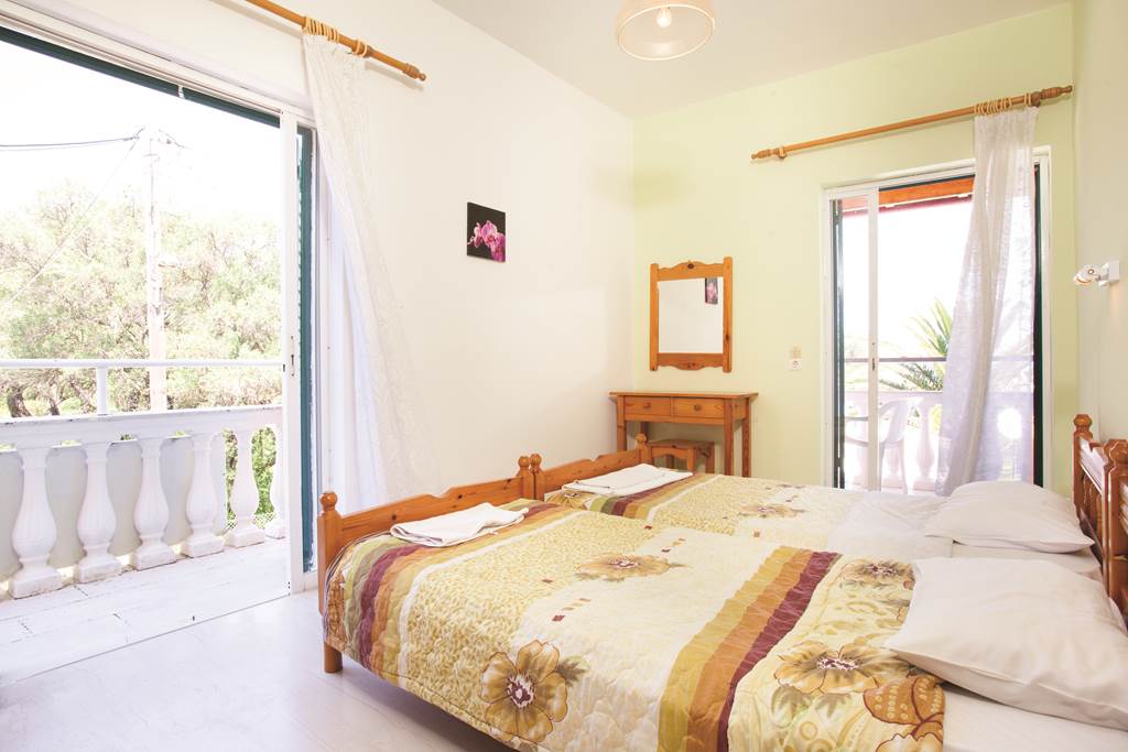 D_CFU_71240_VALENTINOS_APTS_0614_02.jpg