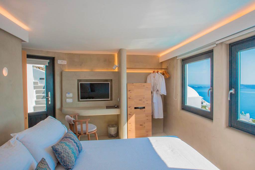 JTR_84395_Chic_Hotel_Santorini_0623_10.jpg