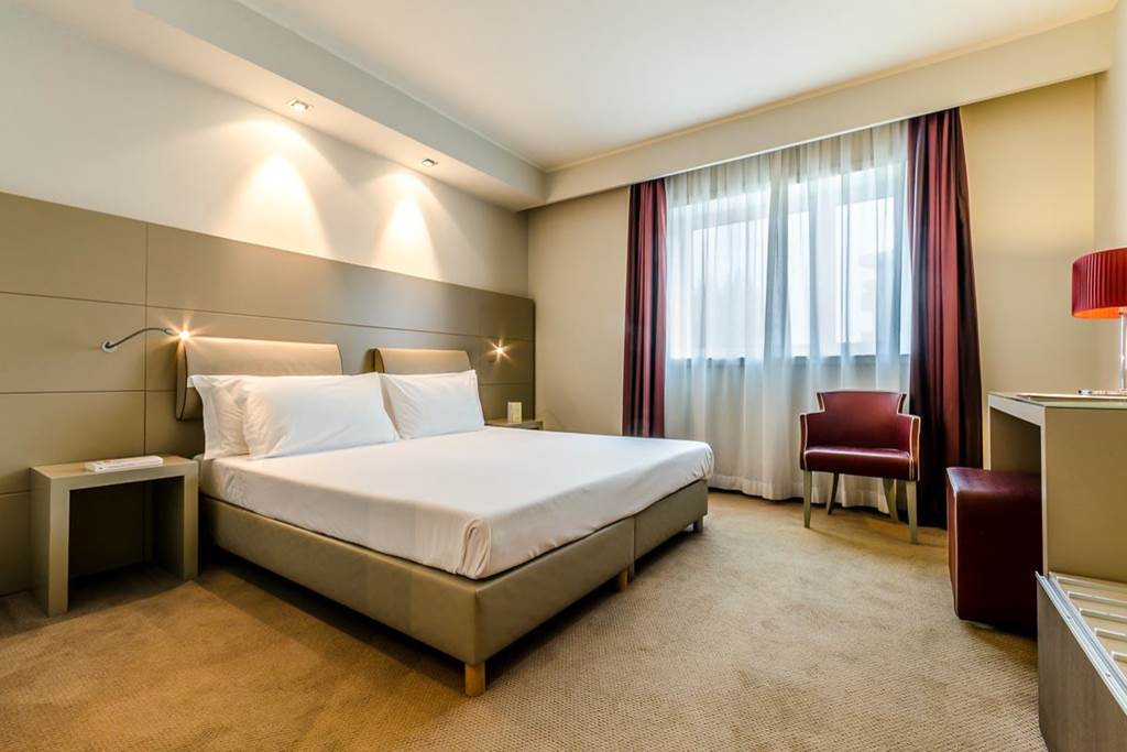 VCE_72823_Smart_Holiday_Hotel_1217_03.jpg