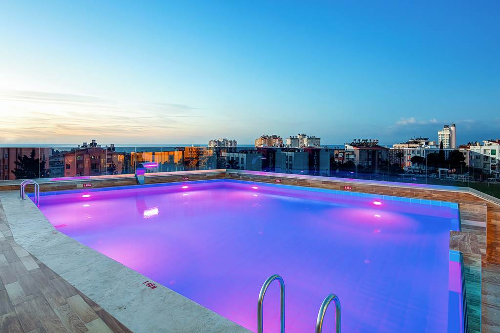 AYT_83932_Holiday_Inn_Antalya_Lara_0722_10.jpg
