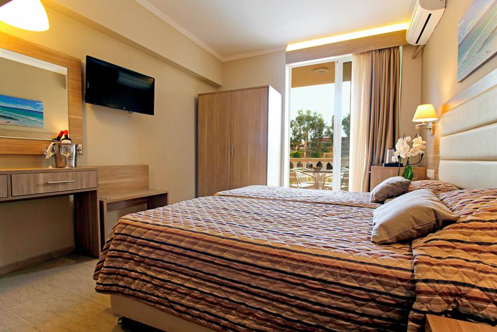 CFU_68853_Messonghi_Beach_Hotel_0419_04.jpg