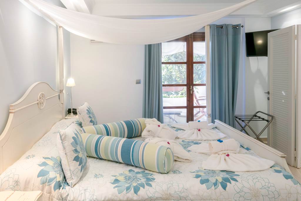JSI_82704_Magic_Hotel_1220_01.jpg