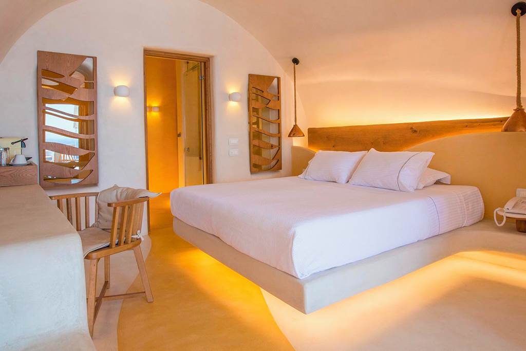 JTR_84395_Chic_Hotel_Santorini_0623_12.jpg
