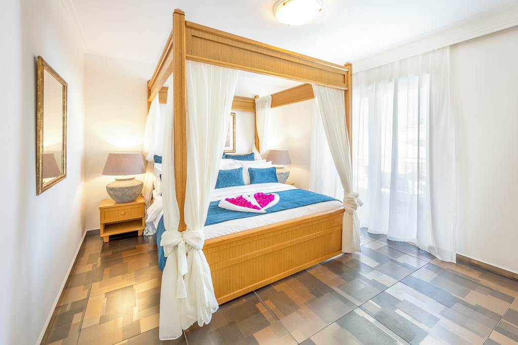 KGS_81864_Peridis_Family_Apartments_0124_02.jpg