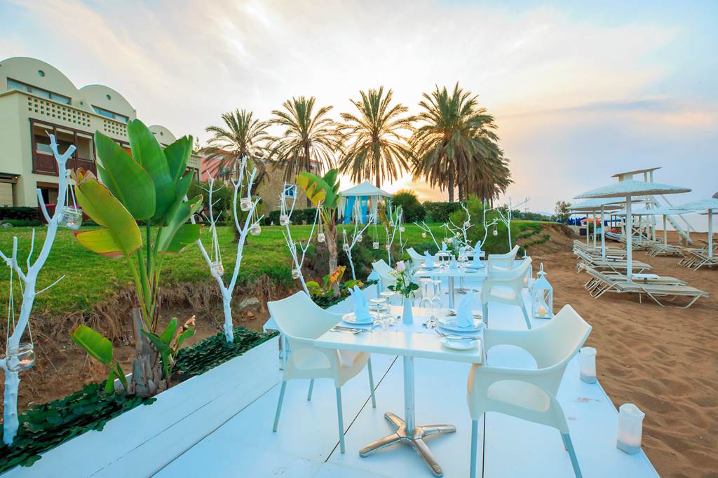 CHQ_78446_Giannoulis_Santa_Marina_Plaza_1022_25.jpg