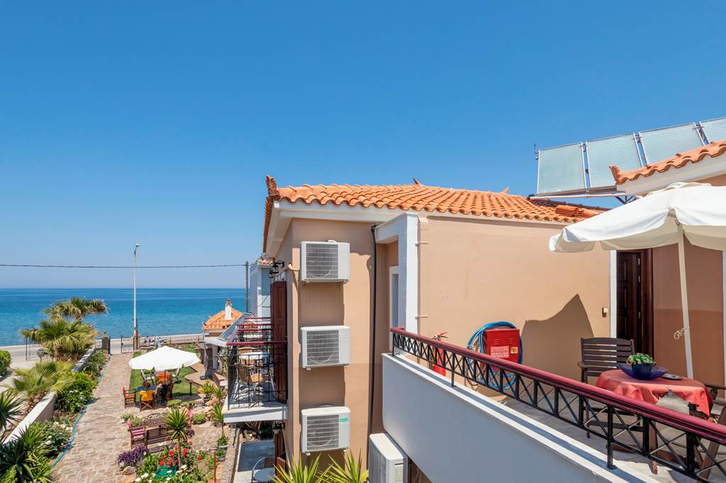 MJT_81326_Nikis_Seafront_Studios_0622_02.jpg