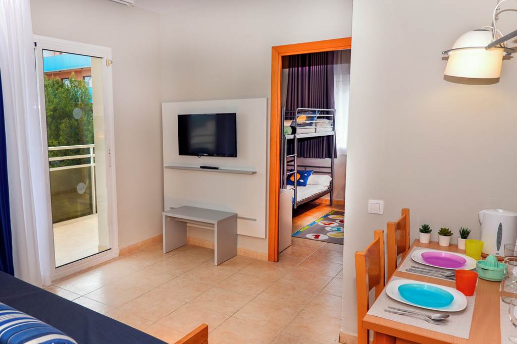 REU_77476_Aparthotel_SunClub_Salouu_0623_23.jpg