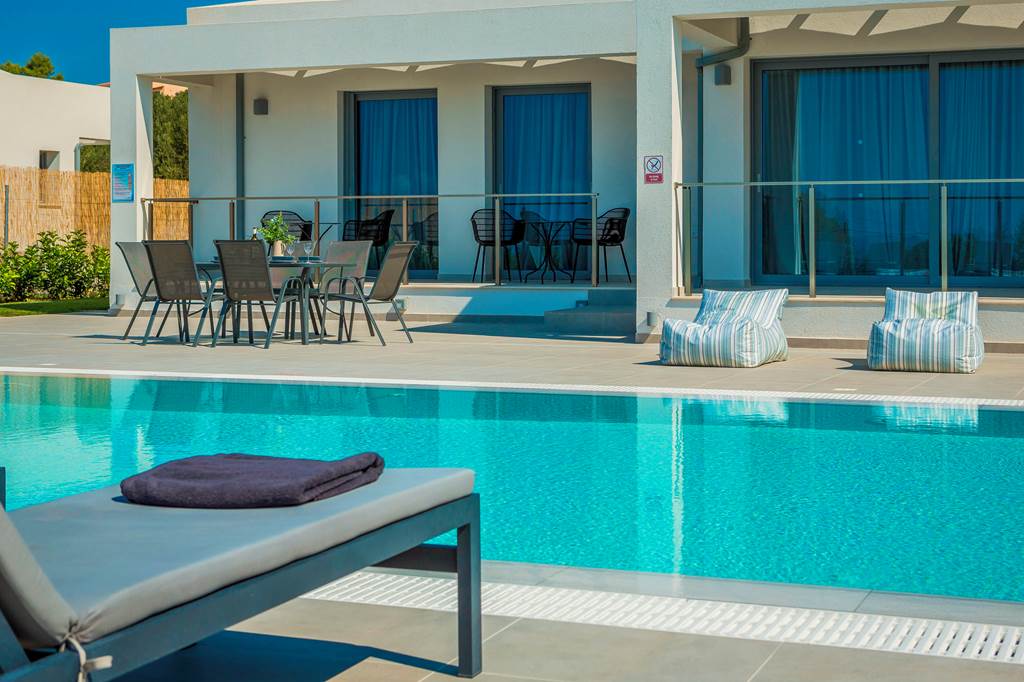 EFL_87785_Juliet_Villa_0524_12.jpg