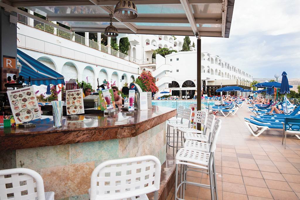 LPA_68523_Colina_Mar_Apartments_1018_01.jpg