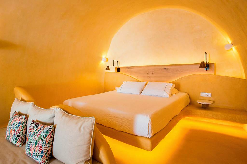 JTR_84395_Chic_Hotel_Santorini_0623_06.jpg