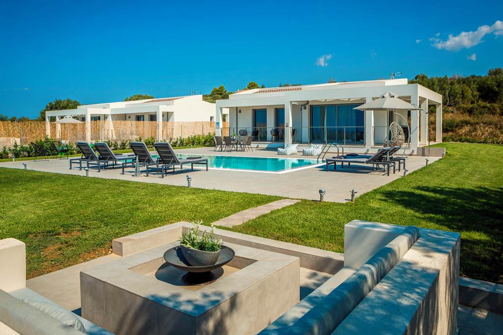 EFL_87785_Juliet_Villa_0524_11.jpg