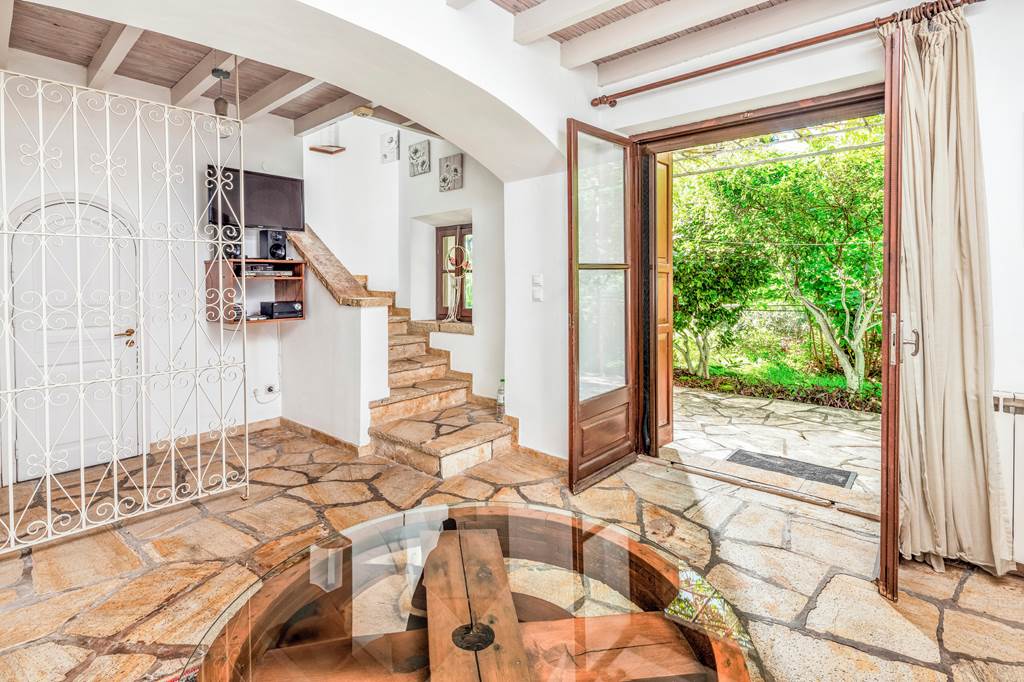 CFU_88536_Villa_Stone_Cottage_1224_10.jpg
