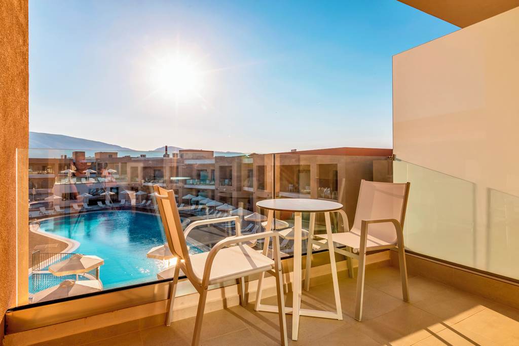 ZTH_83971_White_Olive_Elite_Hotel_1022_11.jpg
