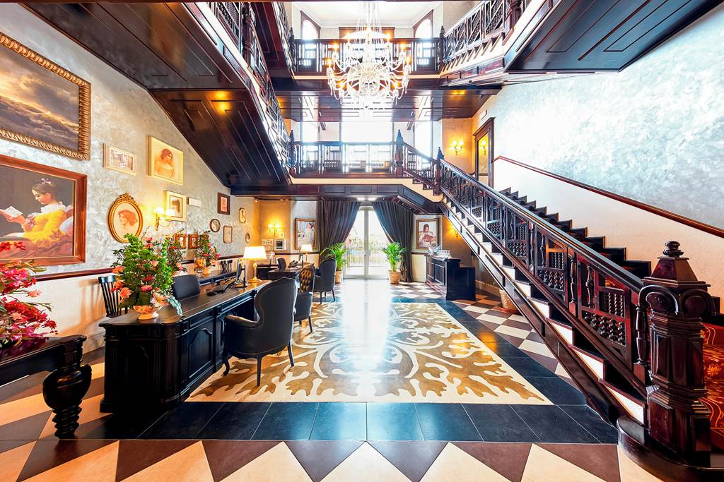 REU_82270_Mansion_De_Lucy_0320_22.jpg
